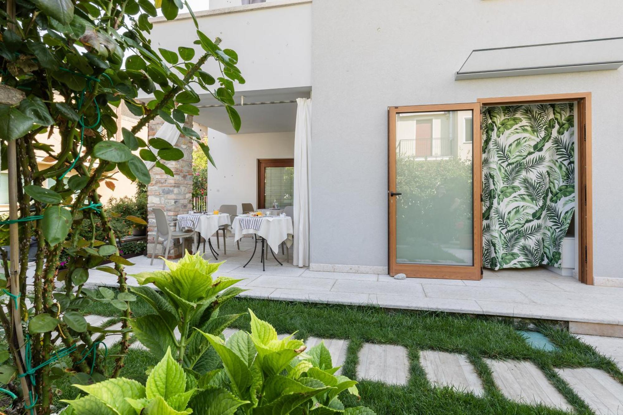 Charming Sirmione Bed & Breakfast Exterior photo