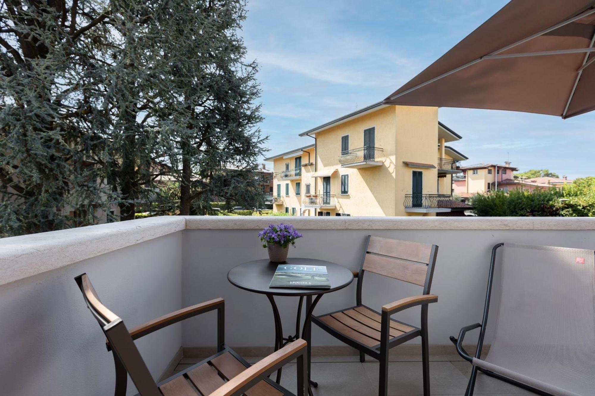 Charming Sirmione Bed & Breakfast Exterior photo